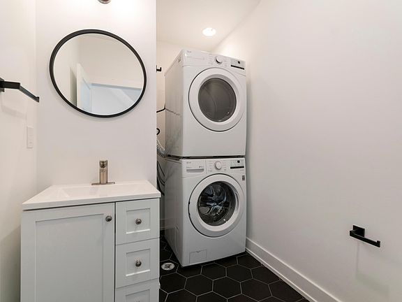 4th image of 141 W York St W APT 1