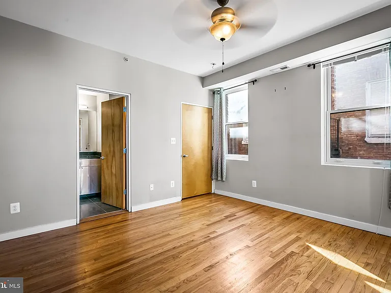 18 E Madison St #4 — Photo 28
