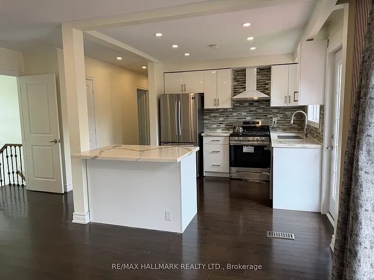 41 Aurora Heights Dr — Photo 4