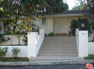 15948 Meadowcrest Rd, Sherman Oaks, CA 91403