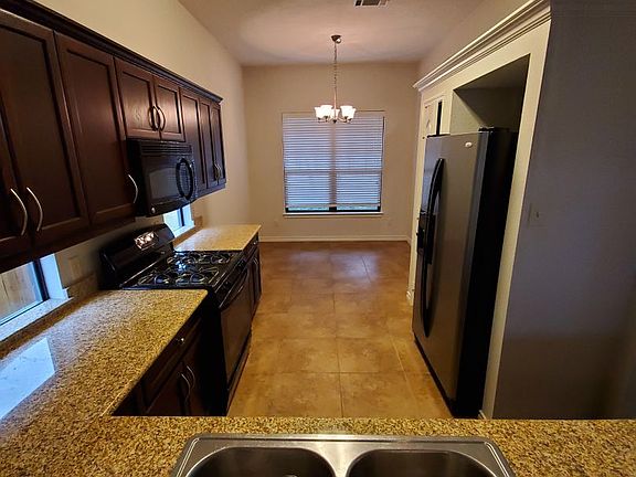 5th image of 207 Simi Dr