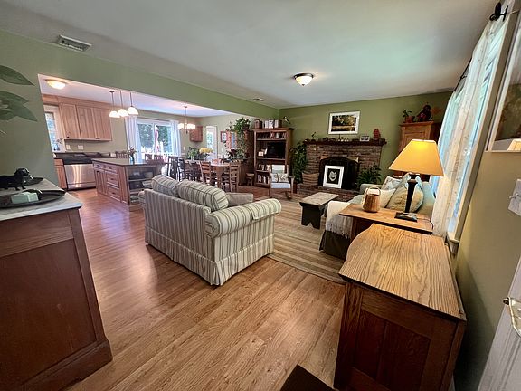 2nd image of 16 Beechwood Dr