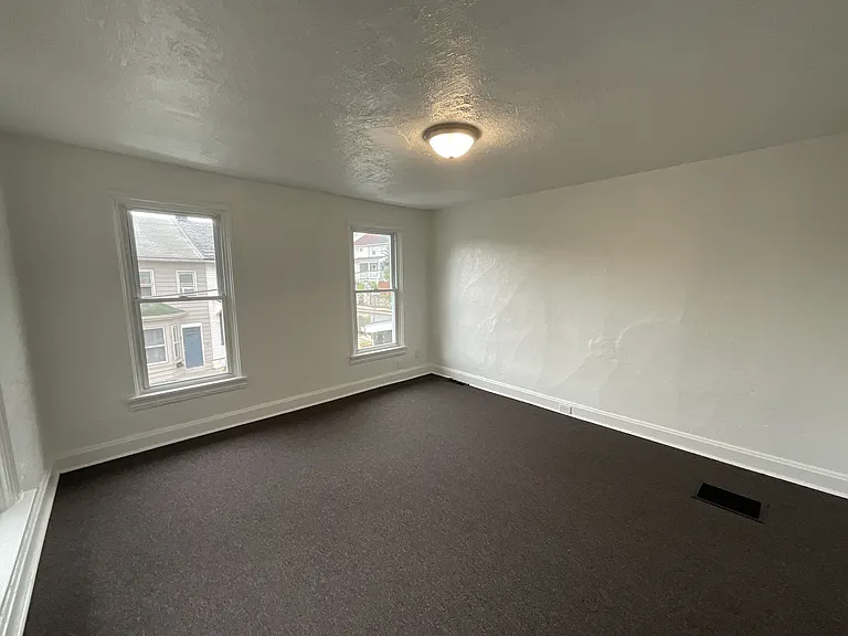 30 Chestnut St — Photo 8