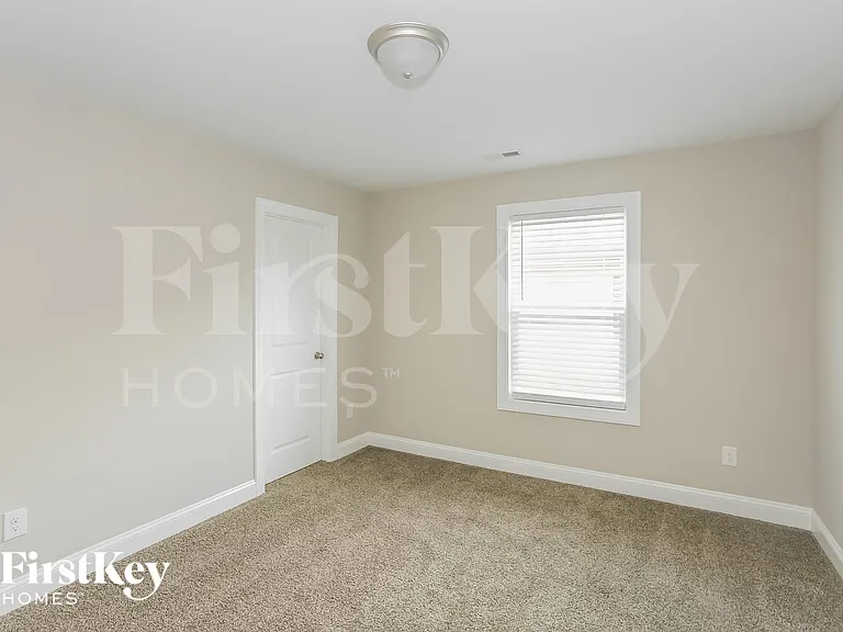 231 Front St — Photo 12
