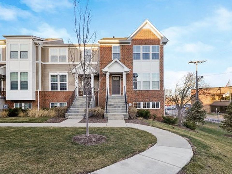 1st image of 23 Nicholas Dr E