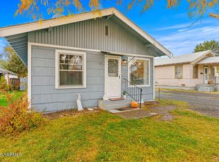 922 S 9th Ave, Yakima, WA 98902