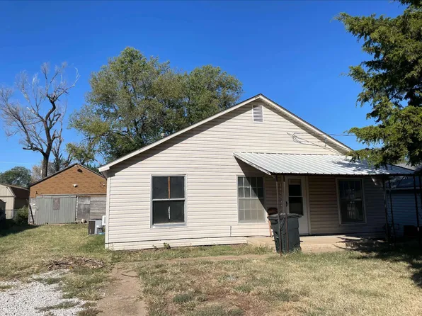 331 N Massachusetts St, Winfield, KS 67156