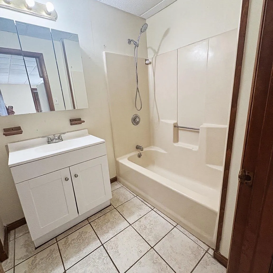 1 bed, 1.0 bath, 700 sqft, $950 — Photo 4