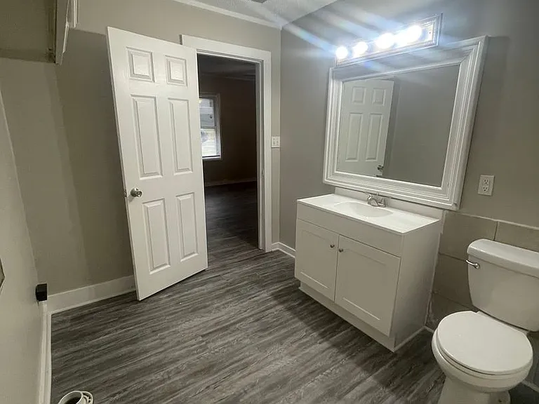 2443 Myers St — Photo 9