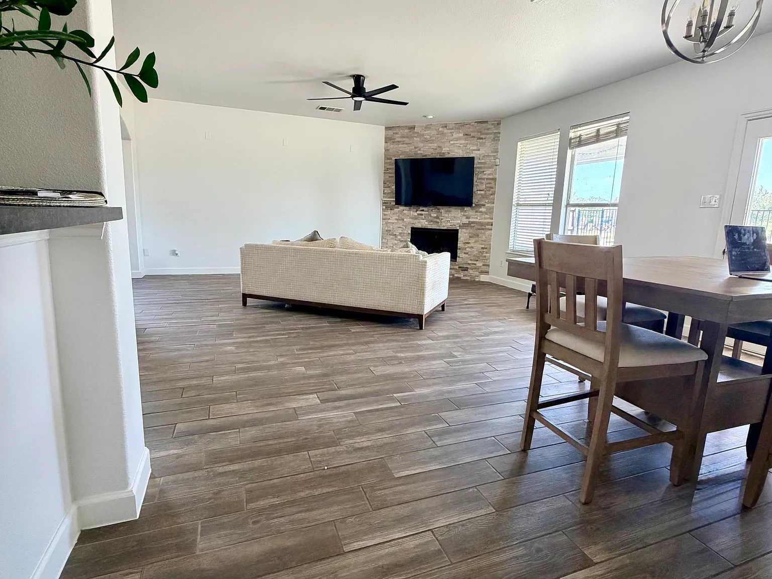 3 bed, 1911 sqft, $2,500 — Photo 4