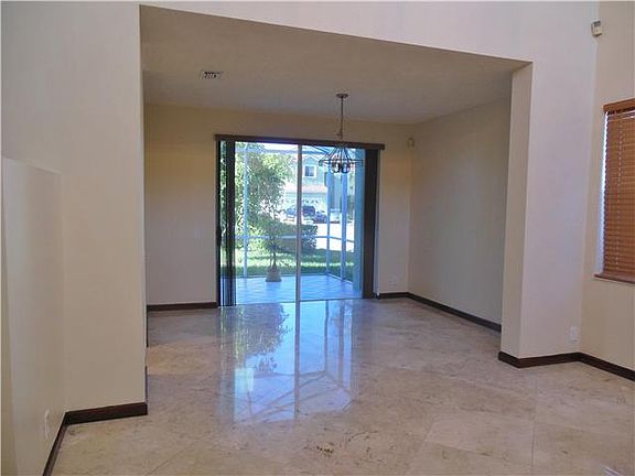 3rd image of 555 Cascade Falls Dr