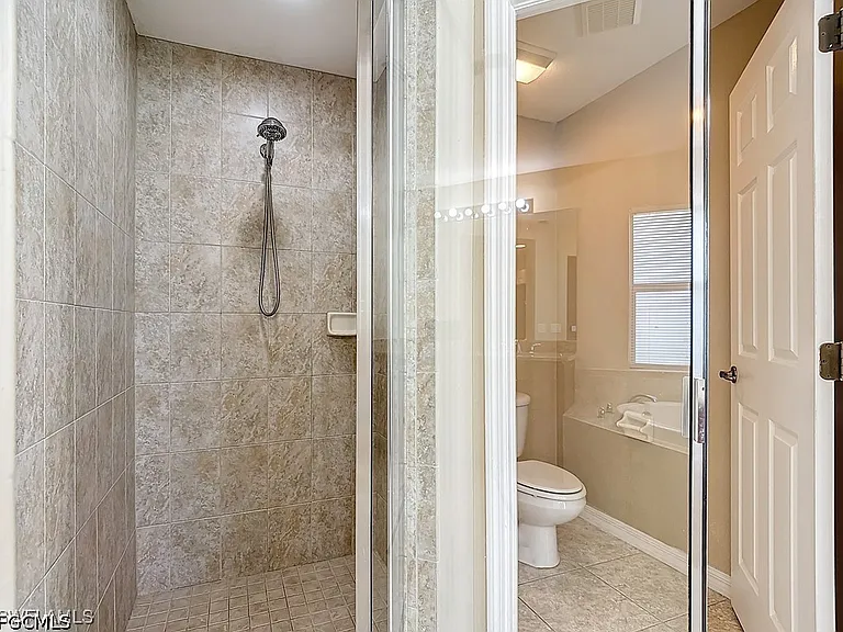 1726 Trafalgar Pkwy — Photo 27