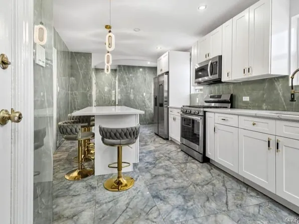 6 Covert Avenue, Garden City, NY 11530