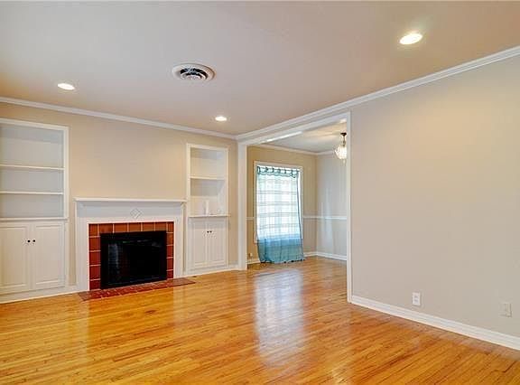 5th image of 3249 Rogers Ave