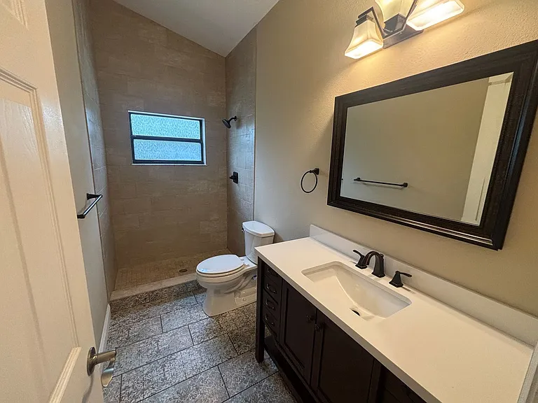 1130 W Olympia St — Photo 19