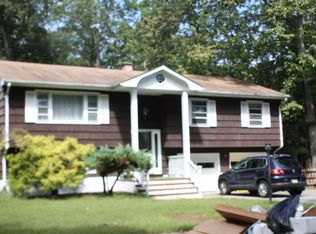 136 Gudz Rd, Lakewood, NJ 08701