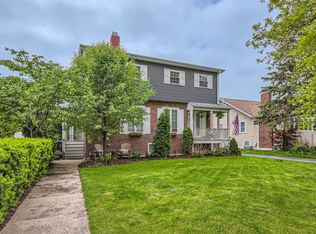 249 Herrick Rd, Riverside, IL 60546