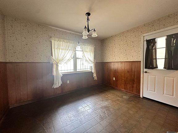 3rd image of 1867 Shawn Dr