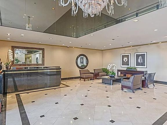 Lobby with full-Service concierge desk