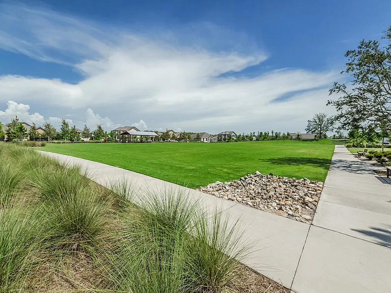 70-web-or-mls-21-Whitfield Park_06112026