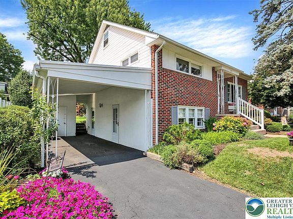 3rd image of 305 Marshall Dr