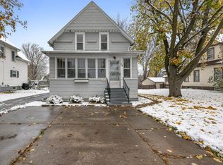 417 E Cook St, New London, WI 54961