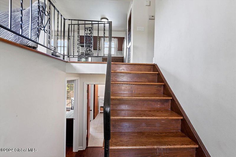 5th image of 8 Deborah Drive