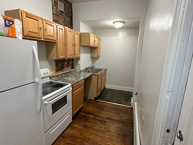 33 George St #1 — Photo 4