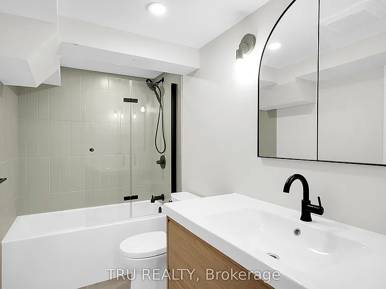 2643 Don St #B — Photo 14