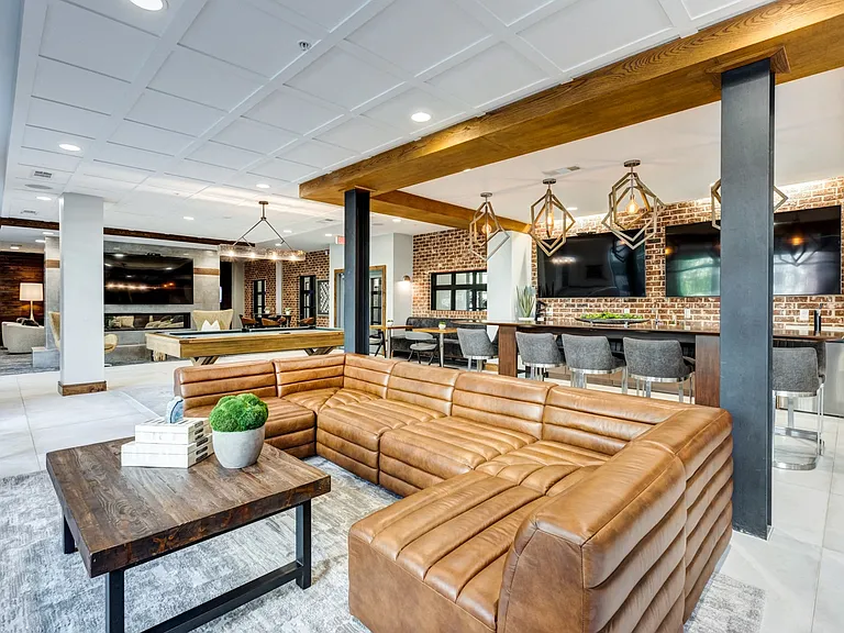 District West — Photo 6