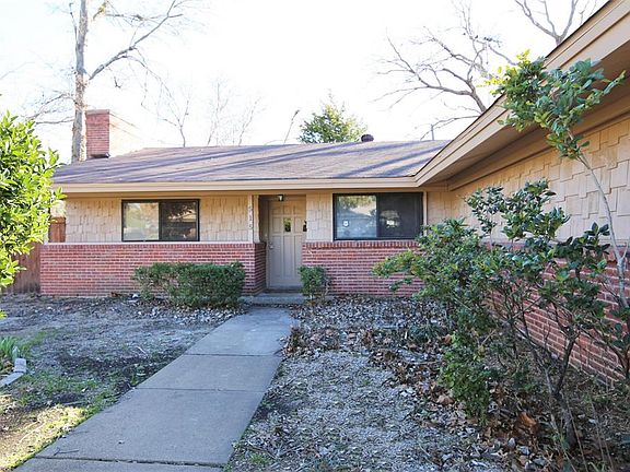2nd image of 515 Lexington Ln