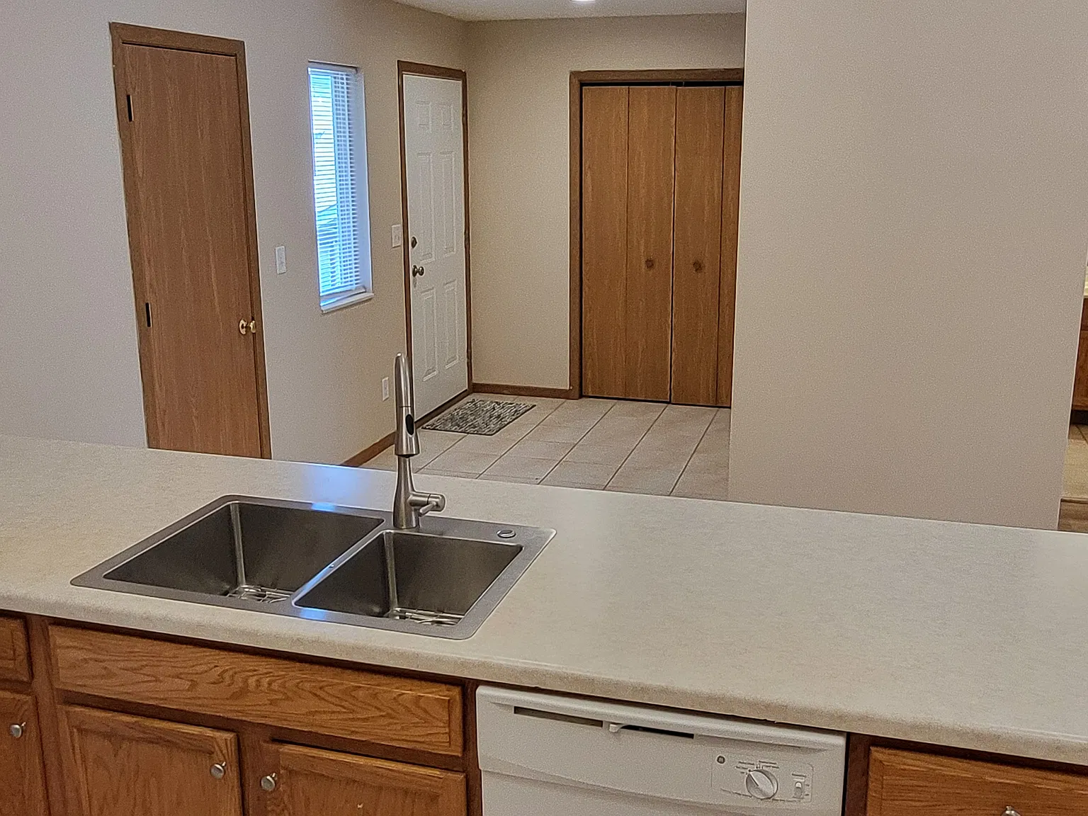 2 bed, 1000 sqft, $1,475 — Photo 4