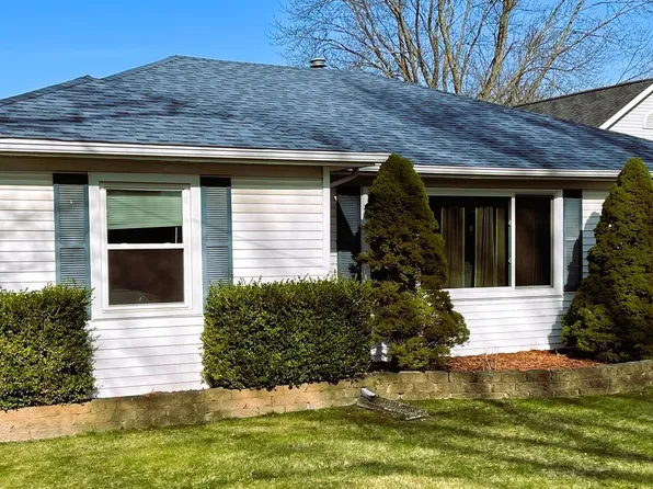 636 S Chapman St, Chesaning, MI 48616
