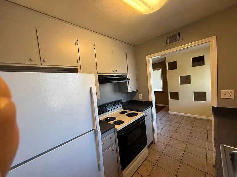 2032 Benita Dr #4 — Photo 14