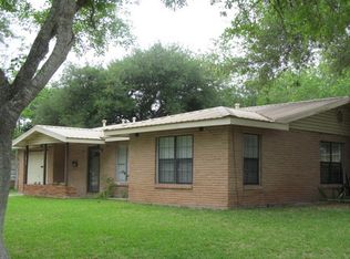 1013 E Inez St, Beeville, TX 78102
