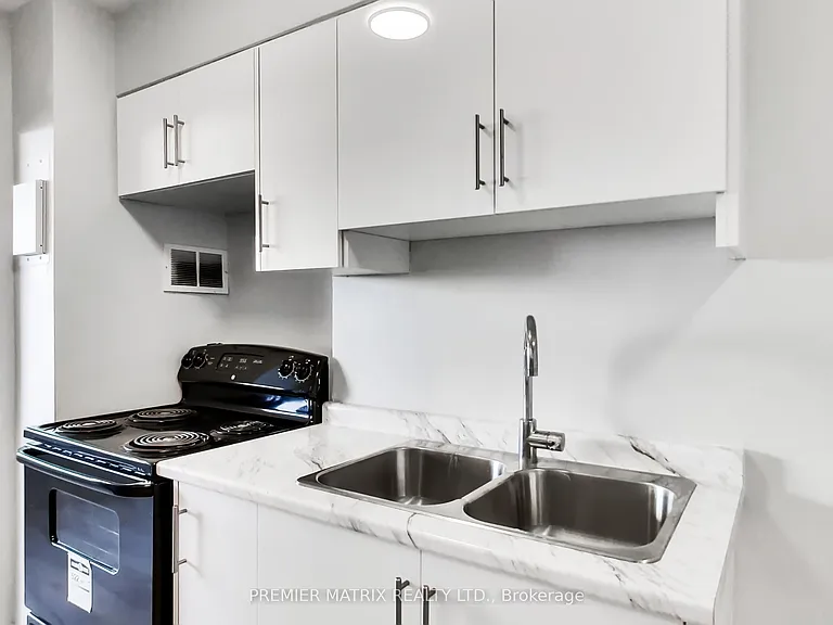 65 Thorncliffe Park Dr #907 — Photo 21