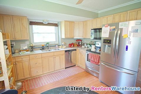 1st image of 215 Glenmoor Ln