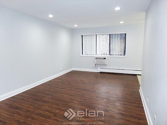 3rd image of 5534 N Kenmore Ave APT 409