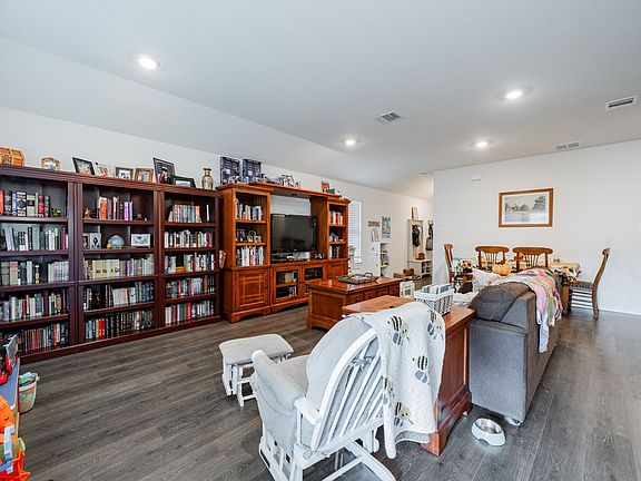 5th image of 319 Pine Hollow Way