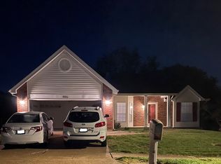 914 Shandra Dr, Ballwin, MO 63021