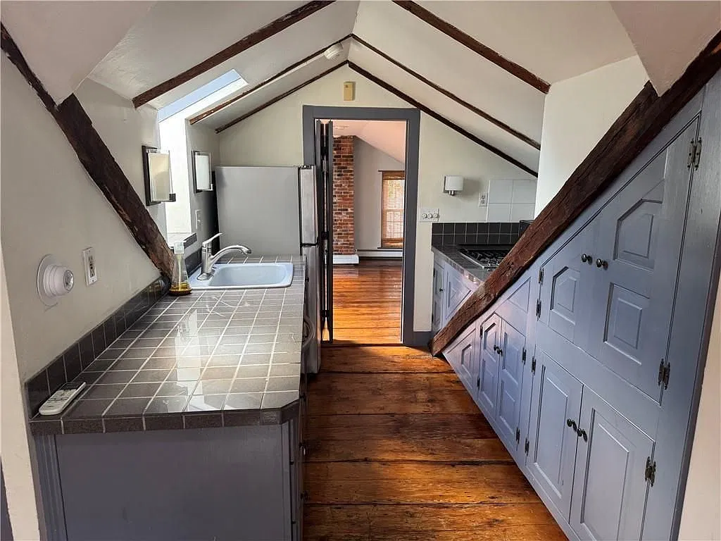 1 bed, 1.0 bath, 800 sqft, $2,400 — Photo 3