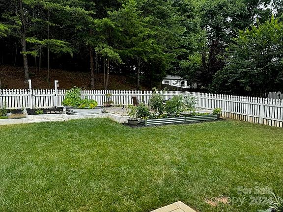 4th image of 132 Dannyn Grove Ct