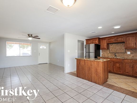 3rd image of 3520 E Voltaire Dr