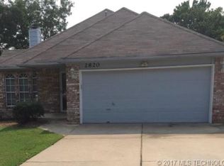 2820 W 70th St, Tulsa, OK 74132