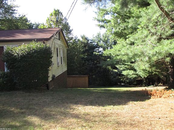 4th image of 1395 Dow St NW