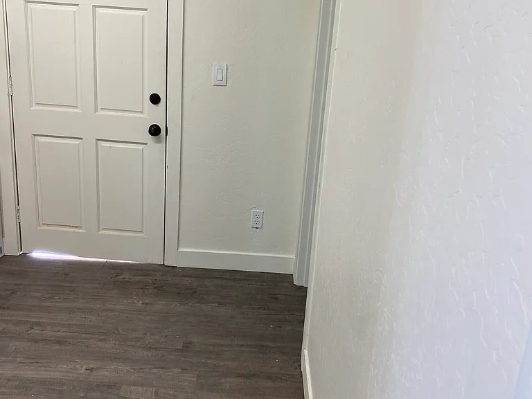 1476 Swenson St — Photo 9