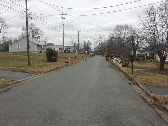 5th image of 1712 E Millard St