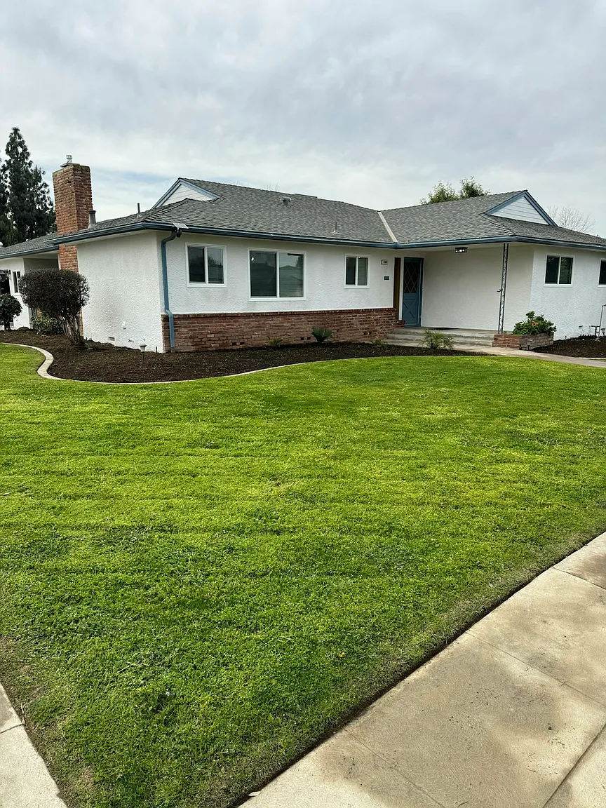 1391 E Vartikian Ave photo 1