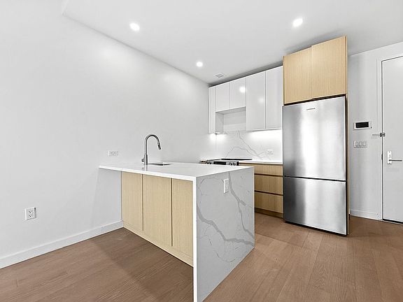 4th image of 2183 Ocean Ave #4B