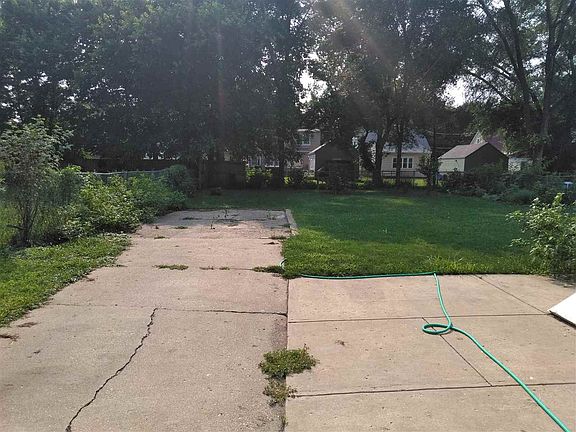 3rd image of 1522 Evergreen St